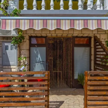 Studio In With Seaview, Terrace, Air Condition, Wifi